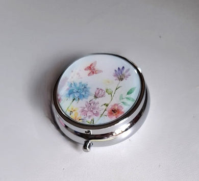 Pillendose 'geblümt' IV