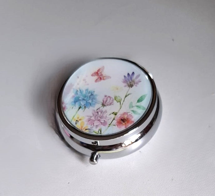 Pillendose 'geblümt' IV