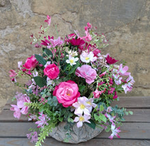 Laden Sie das Bild in den Galerie-Viewer, Blumenschale &#39;Feder&#39; grau