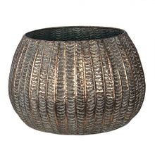 Laden Sie das Bild in den Galerie-Viewer, Metall-Vase &#39;Kairo&#39; kl.