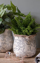 Laden Sie das Bild in den Galerie-Viewer, Blumentopf &#39;Landhaus&#39; grau-creme gr.