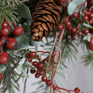 Mix-Kranz mit Zapfen u. Beeren, red