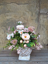 Laden Sie das Bild in den Galerie-Viewer, Arrangement &#39;Lucia&#39;