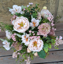 Laden Sie das Bild in den Galerie-Viewer, Arrangement &#39;Lucia&#39;
