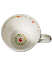 Laden Sie das Bild in den Galerie-Viewer, Tasse 'Zarte Erdbeeren'