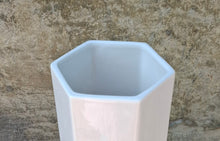 Laden Sie das Bild in den Galerie-Viewer, Vase &#39;Esagono&#39;  creme