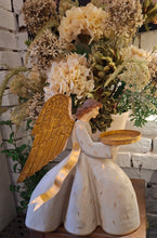 Laden Sie das Bild in den Galerie-Viewer, Engel mit Schale kniend