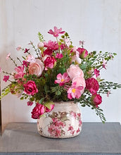 Laden Sie das Bild in den Galerie-Viewer, Blumentopf 'Charlotte'