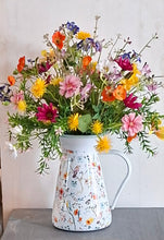 Laden Sie das Bild in den Galerie-Viewer, Krug 'Flora &amp; Fauna'