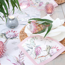 Laden Sie das Bild in den Galerie-Viewer, Wachs-Windlicht &#39;Layana&#39; rose